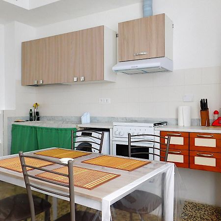 Апартаменты Aloha House!!! Леванто Экстерьер фото